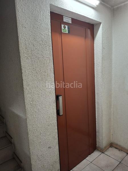Foto f2a4f69e-f42c-484d-9026-2b345a91bb01. Parking coche en Sants Barcelona