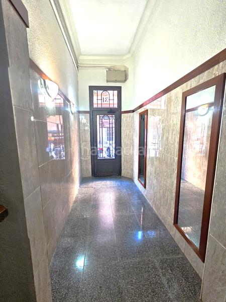 Foto f571b338-2802-41bd-bbb6-76f14d65a59a. Flat in Sants-Badal Barcelona