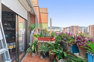 Local Comercial  Travessera de les corts. �tico en ubicaci�n privilegiada, muy luminoso y con amplios espa