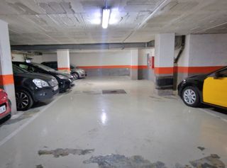 Aparcament cotxe a Carrer de la Llacuna 150