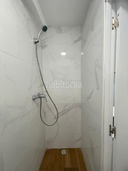 Foto 090856a0-4a7a-47d6-a8ab-d1524662b72d. Local comercial amb calefacció a Carmel Barcelona