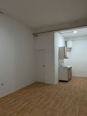 Gesch�ftsraum  Carrer d'eduard toda. Inmueble con 2 estudios independientes en rentabilidad del 15% e