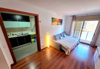 Pis a Carrer de josep perpinya 3. Piso seminuevo de 107 metros, 3 dormitorios mas balcon