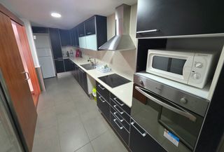 Pis a Carrer de josep perpinya 3. Piso seminuevo con dos baños (uno en suite) mas balcon amplio y
