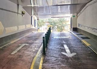 Aparcament cotxe a Carrer de València 270