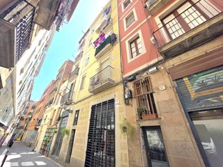 Piso  Carrer de la cendra. Vivienda con cedula de habitabilidad y 3 habitaciones de 45m� en