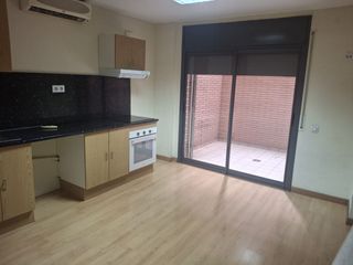 Lloguer Local Comercial  Carrer del dr. antoni pujadas. Estudio de 45m² con patio privado de 15 m² en cl. doctor antoni