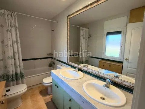 Foto af9d8009-a533-49f9-abb2-8e4c4972ece6. Casa adossada amb calefacció piscina a Pals