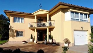 Casa en Torre Valentina-Mas Vilar de La Mutxada-Treumal. Casa unifamiliar