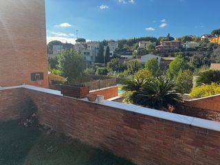 Flat  Avinguda de prat de la riba. Piso con amplio balcon luminoso en zona tranquila de la morera