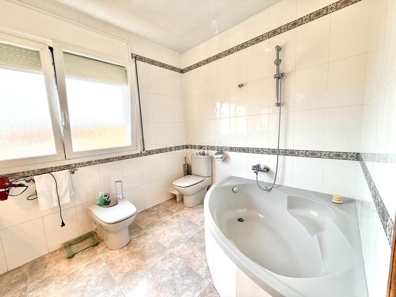 Foto 20b28e2d-2cc1-4b5a-bf57-5bc923eb19d1. Maison avec cheminée chauffage parking piscine dans Tiana