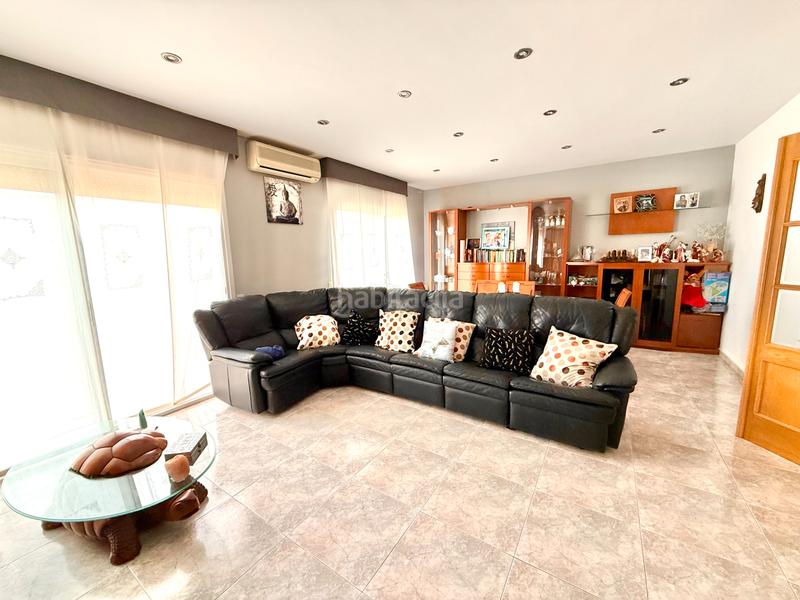 Foto 21f18e9a-423c-4d92-9905-55678a913e41. Maison avec cheminée chauffage parking piscine dans Tiana