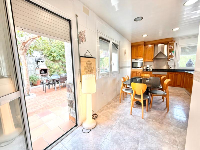 Foto 598cecc9-ee0e-4974-8761-a29665505077. Maison avec cheminée chauffage parking piscine dans Tiana