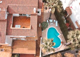 House  Carrer de les aigües. Precioso chalet rodeado de jardin con piscina privada