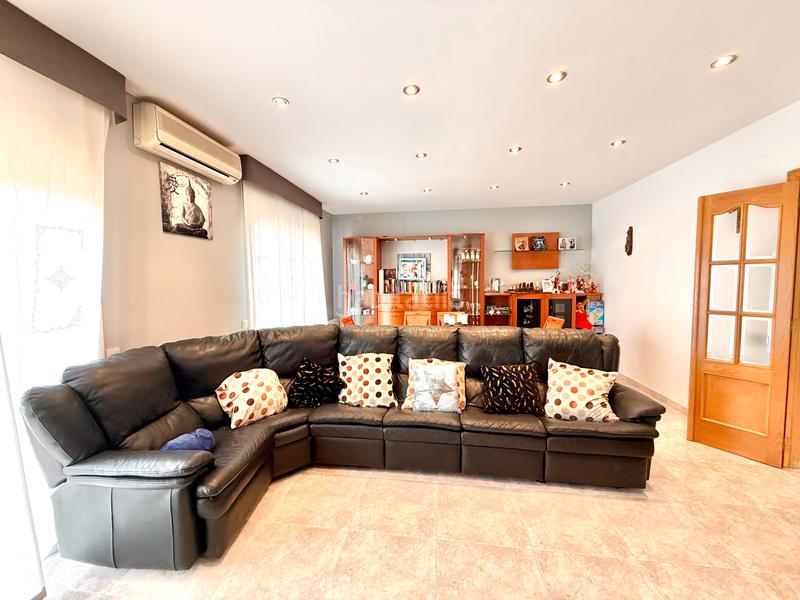 Foto 68139711-a97a-498b-bd2f-410c7095a88d. Maison avec cheminée chauffage parking piscine dans Tiana