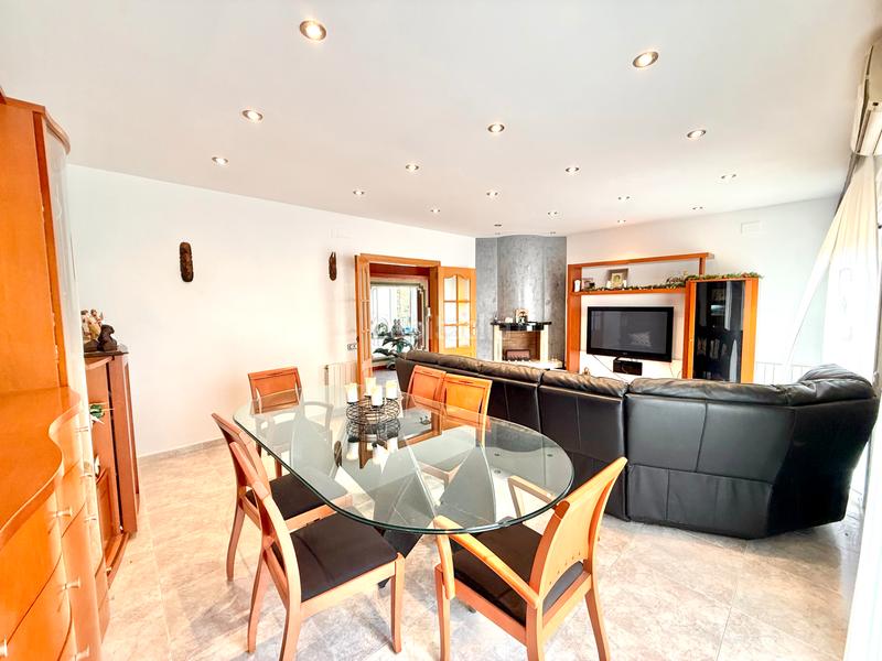 Foto 9f9484a3-c576-42ea-aae4-a2e31f1ee6aa. Maison avec cheminée chauffage parking piscine dans Tiana