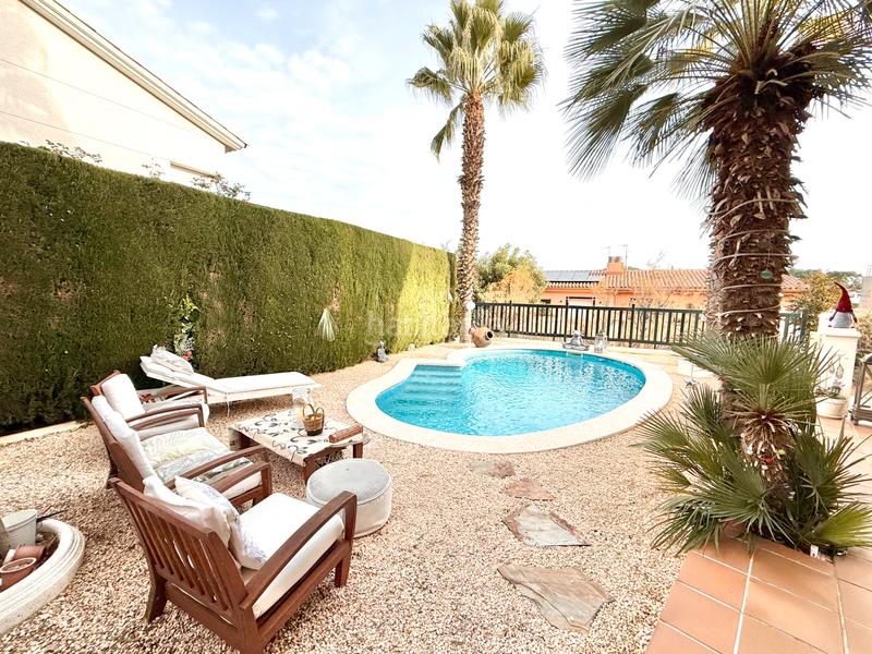 Foto b5a35487-8fb1-4edd-9212-396c1596606f. Maison avec cheminée chauffage parking piscine dans Tiana