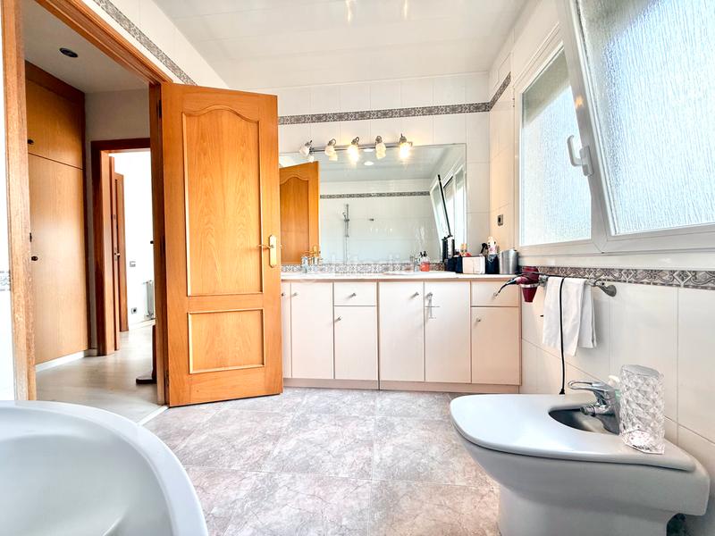 Foto b6312276-47d7-422c-a7e2-8dd5f44b356e. Maison avec cheminée chauffage parking piscine dans Tiana