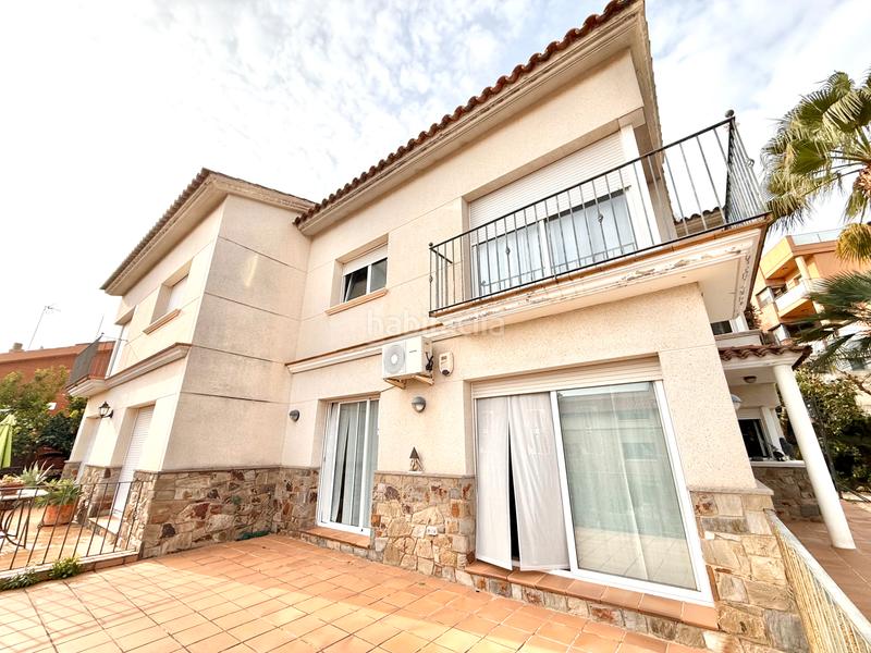 Foto d2ae4da2-0dfa-4f85-ba70-1796b5c6fcfe. Maison avec cheminée chauffage parking piscine dans Tiana