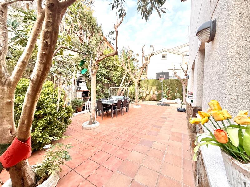 Foto e161c104-13a4-47cc-a974-bccd26c975cf. Maison avec cheminée chauffage parking piscine dans Tiana