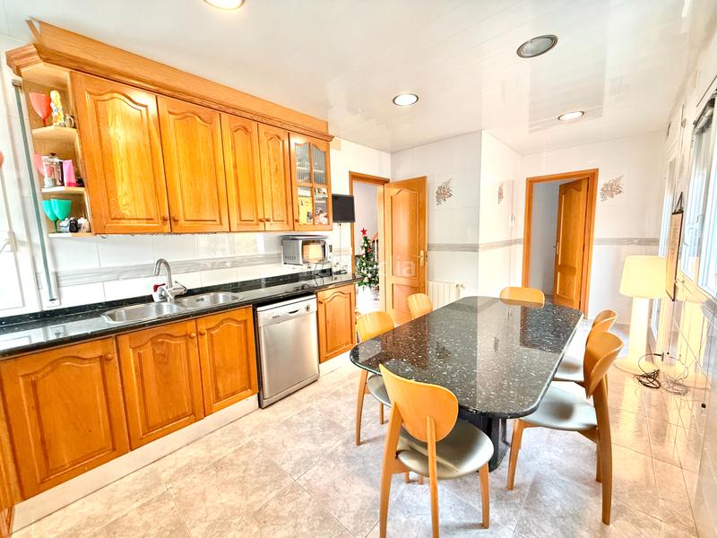 Foto e97bc967-172c-47e3-a0d3-e840a5d56d1f. Maison avec cheminée chauffage parking piscine dans Tiana