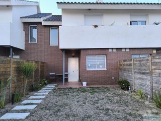 Chalet in Emilia pardo bazan 17. Huévar del aljarafechalet