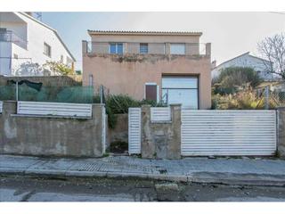Casa a Piera. Casa a reformar en urb. can canals de piera