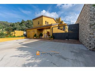 Rent Country house in Les Grases. Masia nueva para eventos