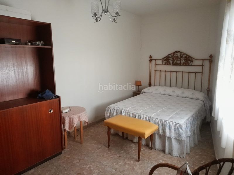 Foto ede79e3a-5ab5-48e4-810c-d10cde06bfeb. Casa adossada amb xemeneia a Muñogrande