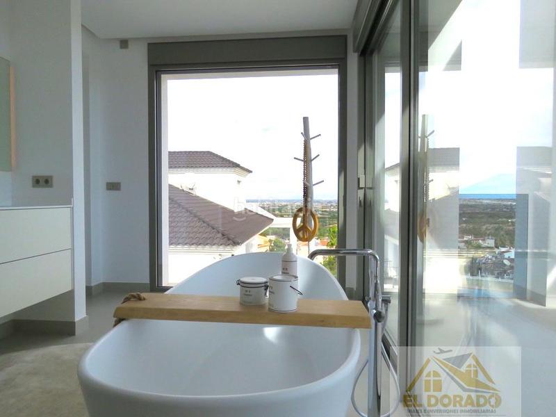 Foto eefafb34-94e2-4236-bd79-21c5e44a5386. Xalet amb calefacció aparcament piscina a Rojales