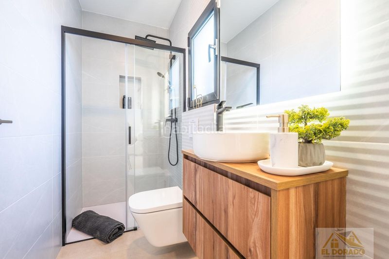 Foto 26047438-b9c5-4c1c-9ffb-611c5f4e6f58. Xalet amb calefacció aparcament piscina a Roldán Torre - Pacheco