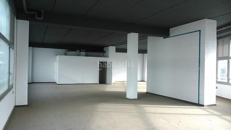 Foto e66d7359-4bb6-46ef-8f2f-17c014bc2759. Fabrikhalle in Pomar Badalona