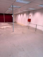 Location Local commercial à Carrer de solsona 104. Local comercial en terrassa