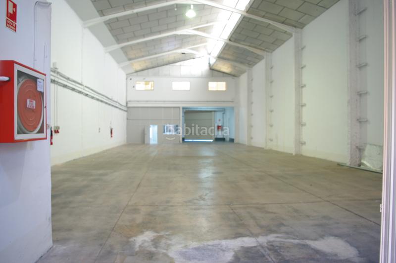 Foto 0461d91f-4d21-4893-98f8-31e1559b365f. Rent industrial building in carrer d'occitània 13 in Badalona