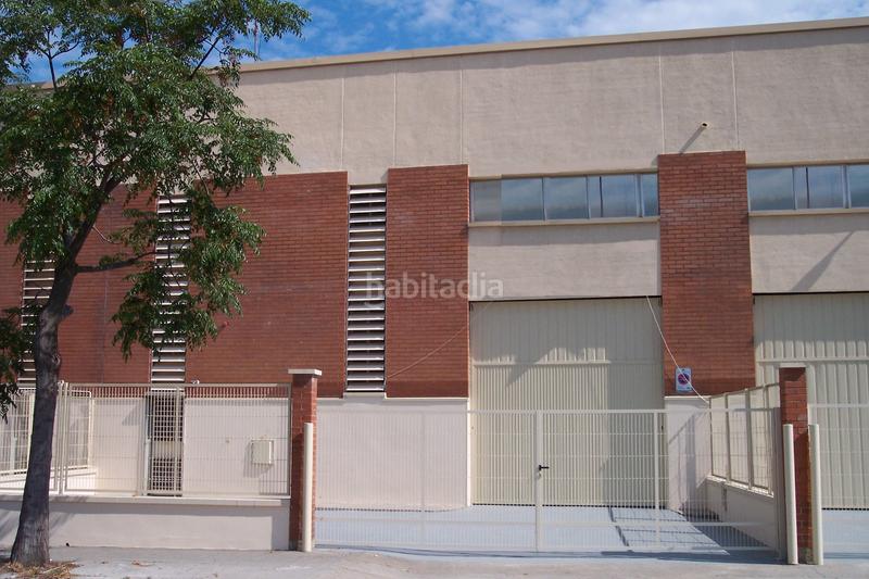 Foto e7310701-3916-4cdc-bccf-e934311e9ca5. Rent industrial building in carrer d'occitània 13 in Badalona
