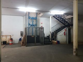 Capannone industriale in Passatge til·lers 9. Nave industrial en montgat