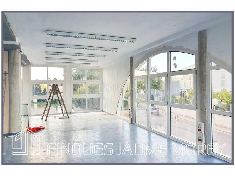 Foto c9645a8a-196c-4752-a644-6564cf16b83d. Alquiler local comercial en platja 2 local en alquiler en pto. alcudia en Alcúdia