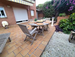 Etagenwohnung in Montgat. Planta baja con precioso jardin