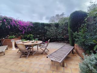 Flat in Montgat. Planta baja con precioso jardin