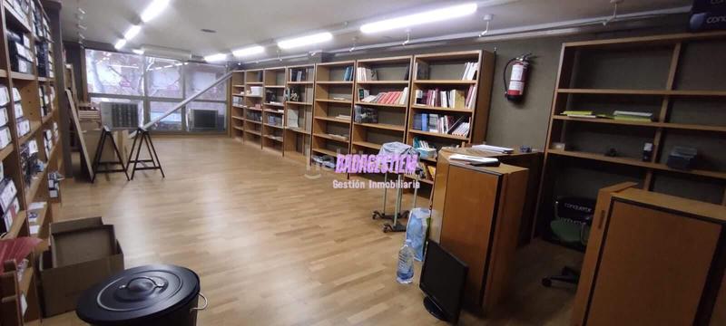 Foto c71f8175-6973-4c12-acc7-0216e555c357. Alquiler local comercial excepcional ubicacion en Badalona