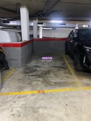 Autoparkplatz  Calle torras i bages. Plaza de aparcamiento en pep ventura