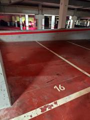 Location Parking voiture  Carrer carrer de suïssa. Junto al centro comercial de montigalá badalona