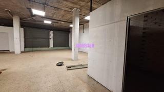 Affitto Locale commerciale  Carrer almogavers. Con entrada para vehiculo