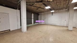 Location Local commercial  Carrer almogavers. Con entrada para vehiculo