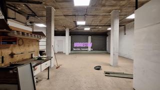 Location Local commercial  Carrer almogavers. Con entrada para vehiculo