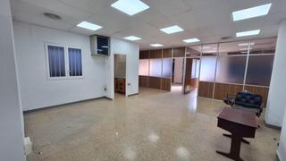 Lloguer Local Comercial  Carrer almogavers. Local comercial a pie de calle