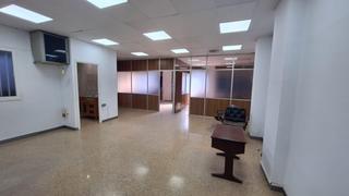 Lloguer Local Comercial  Carrer almogavers. Local comercial a pie de calle