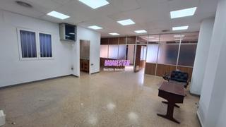 Lloguer Local Comercial  Carrer almogavers. Local comercial a pie de calle