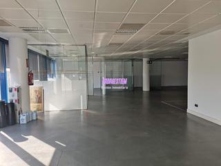 Rent Office space  Avenida vents. Oficina en alquiler