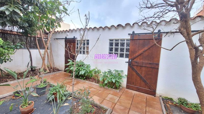 Foto 13b8fe53-38a4-45e9-982f-b683a8ce9de2. Casa adosada con gran jardin ! en Sant Crist Badalona